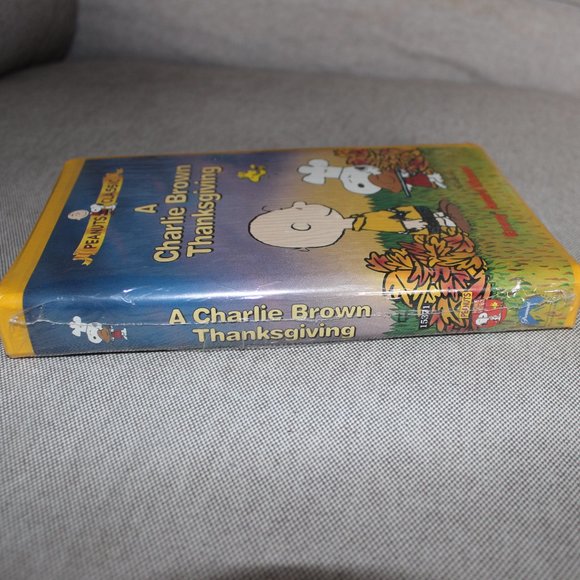 3/$28❤️1973 A Charlie Brown Thanksgiving VHS 1996 Peanuts Classic clamshell tape - Picture 3 of 8